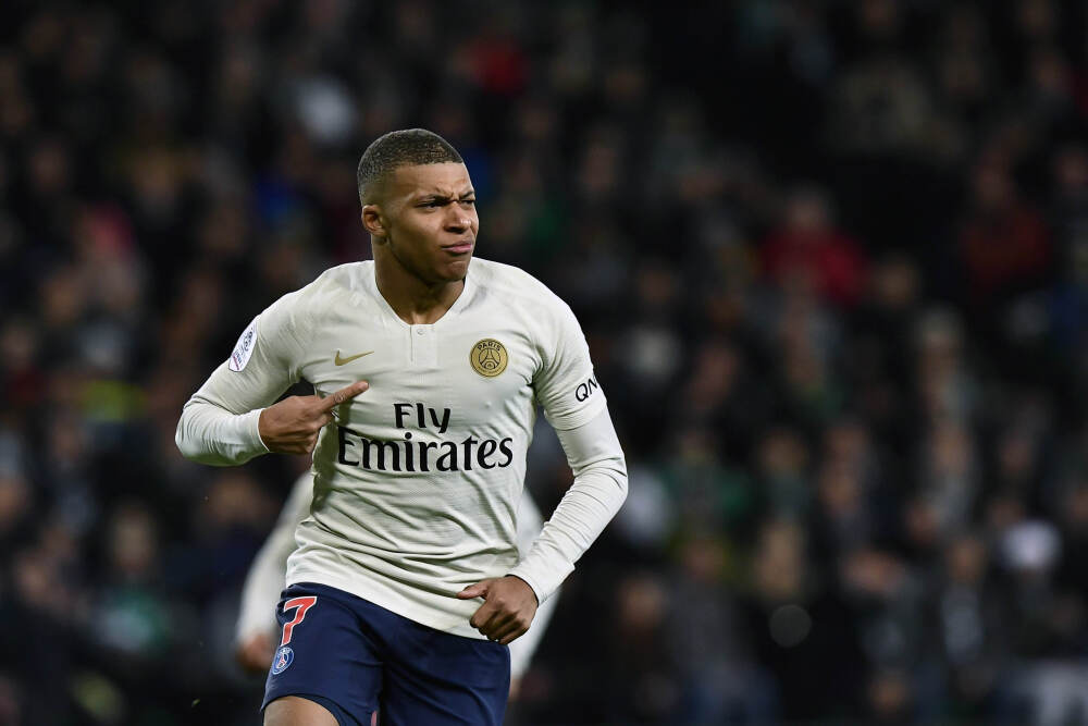 “阔腿裤”有多好穿? 看街拍女生示范对比就知道: 一下子精致时髦